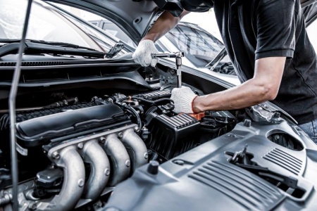 Pourquoi la vidange et la r&eacute;vision r&eacute;guli&egrave;res sont cruciales pour votre auto